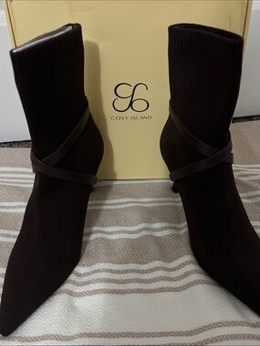 Cosy Island Brown Sock Booties with Cross Strap NEW IN BOX